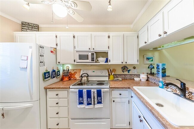 Building Photo - 400 Cerromar Cir N