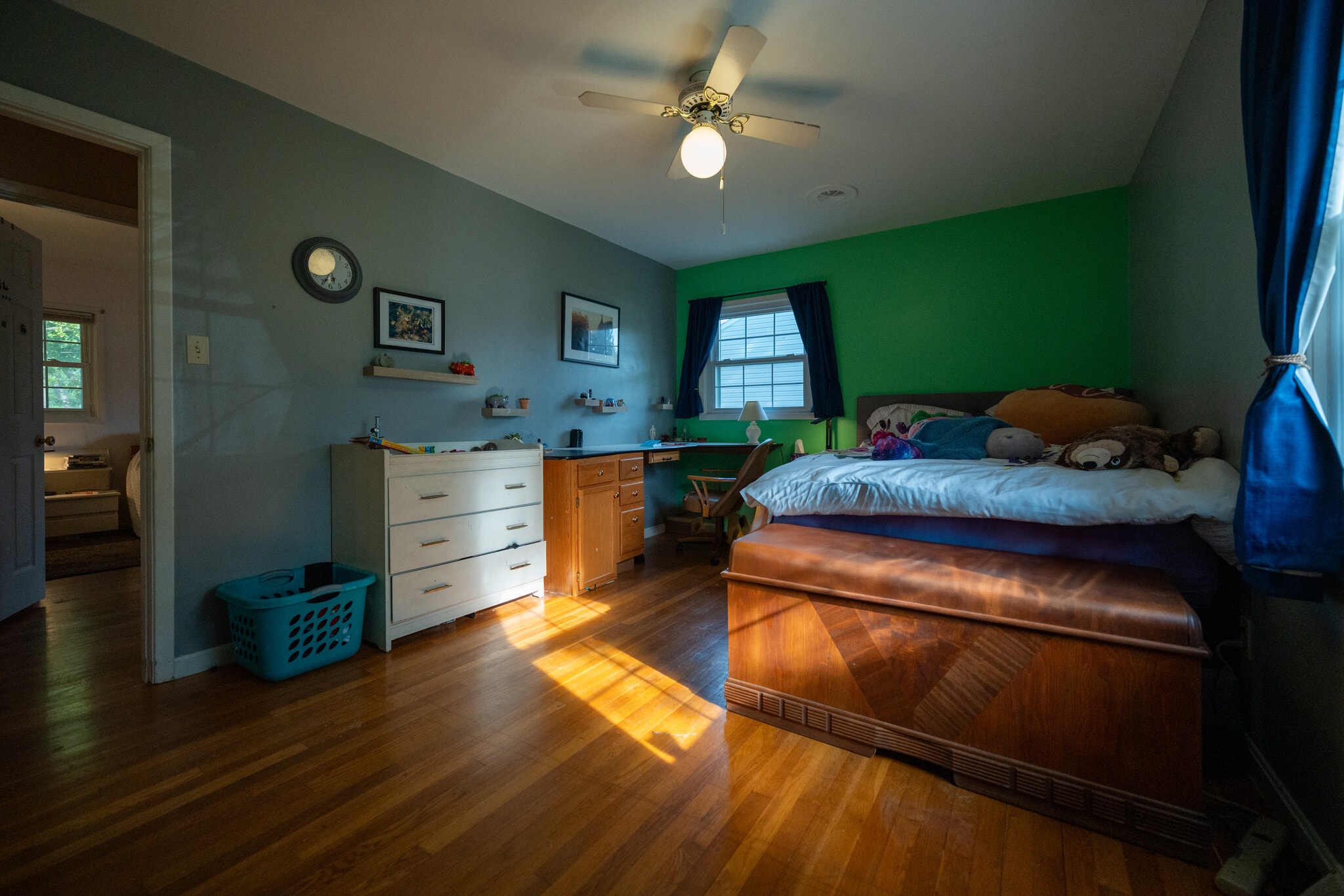 Queen Beedroom - 316 Russelcroft Rd