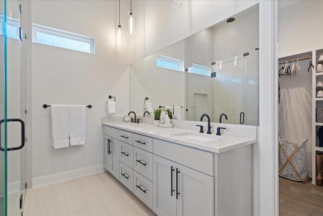 Building Photo - 7009 Zachary Dr