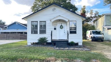 Building Photo - 808 Gordon St