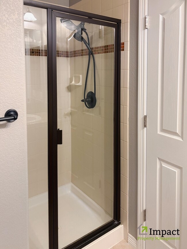 Building Photo - 10862 Glengate Cir