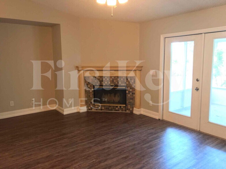 Building Photo - 1609 Whiting St SE