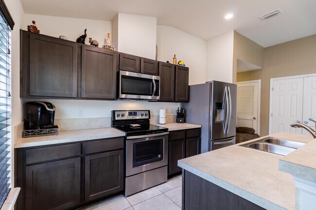 Building Photo - 7634 Fanning Dr