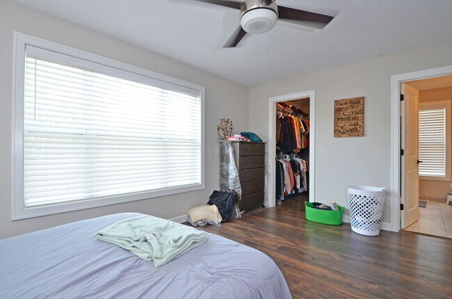 Building Photo - Beautiful 4-Bed 3-Bath Home in Minneapolis - Available 9/10!
