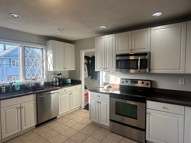 Building Photo - 59 Sunset Rd