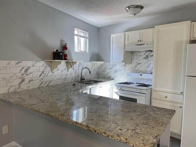 Building Photo - 4811 Oakland St