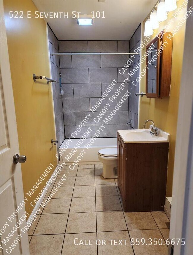 Building Photo - 522 E 7th St