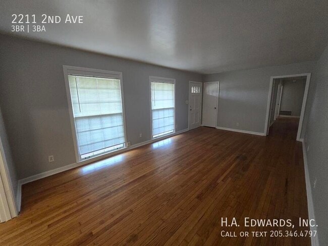 Building Photo - 2211 2nd Ave