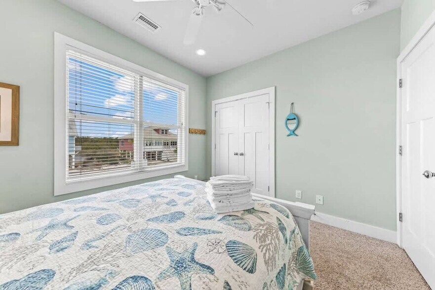 Building Photo - 6052 Sawgrass Cir