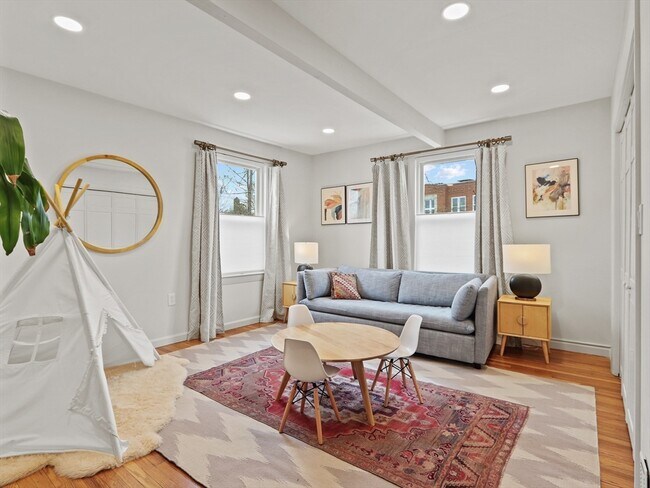 Building Photo - 8 Webster St