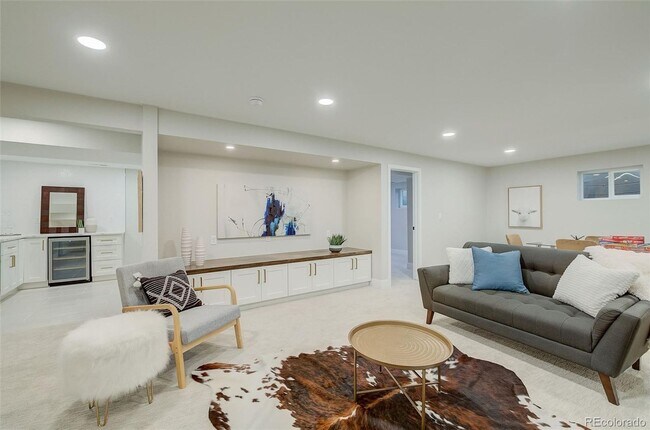 Building Photo - 5 Bedroom 3 Bathroom in Denver's Southmoor...