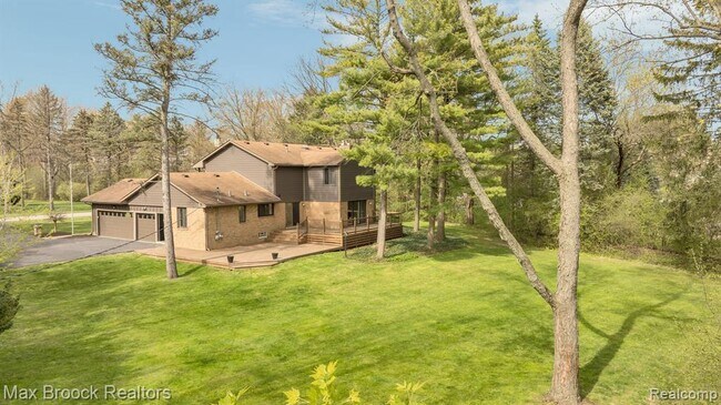 Building Photo - 5240 Clarendon Crest St