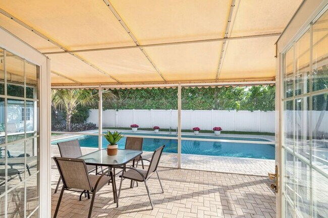 Building Photo - 518 Gardenia Terrace