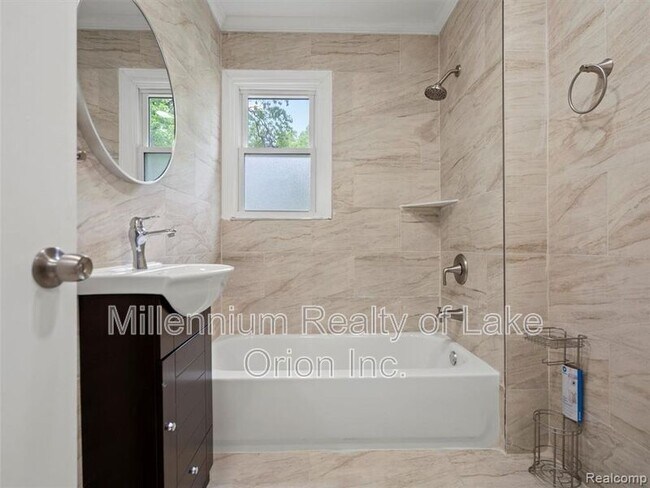 Building Photo - 24034 Meadowlark St