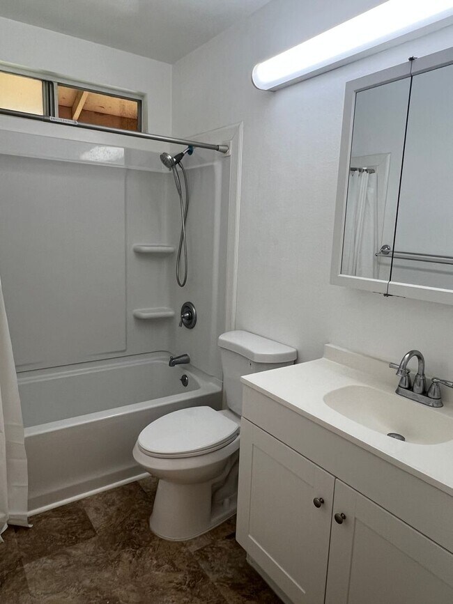 Building Photo - Kulalani Village in Kapolei - 2 Bedroom 1.5 Bath 2 Parking Townhome Unit