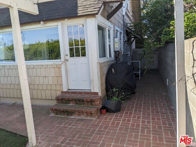 Building Photo - 4547 W 16th Pl