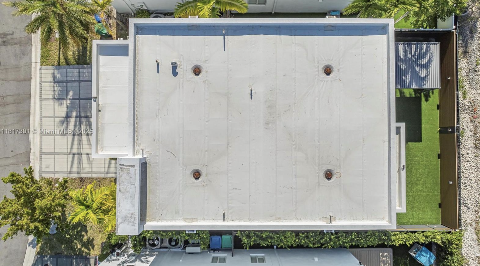 Building Photo - 10373 NW 68th Ter