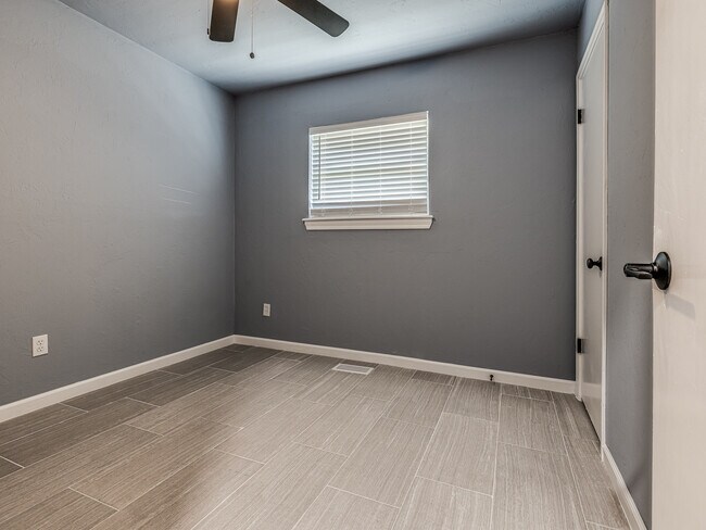 Building Photo - 14008 Gateway Dr