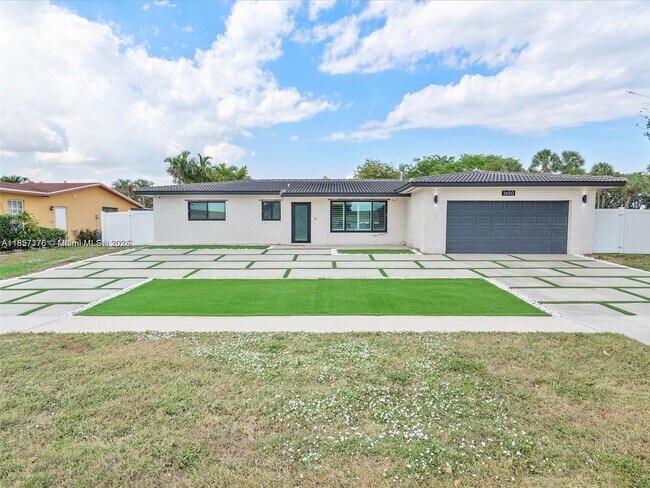 Building Photo - 1650 NW 114th Ave