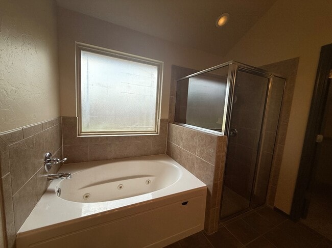 Building Photo - 19132 Cottonwood Ct