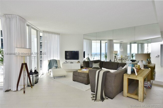 Building Photo - 17375 Collins Ave