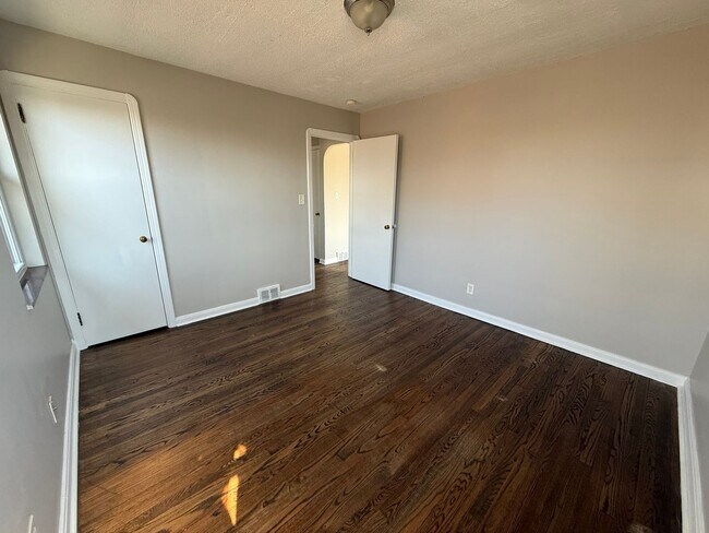 Building Photo - 4101 Ridge Rd