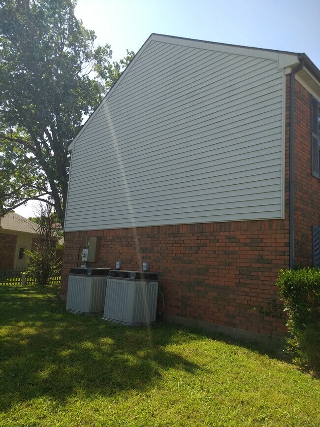 Building Photo - 2361 Shirecreek Cir
