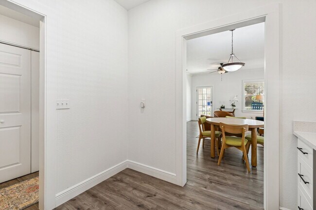 Building Photo - 2011 Villa Sites Dr