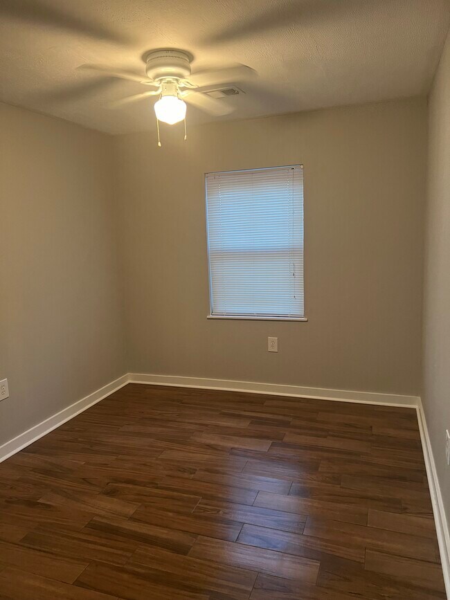 Building Photo - 11752 Sewanee Dr