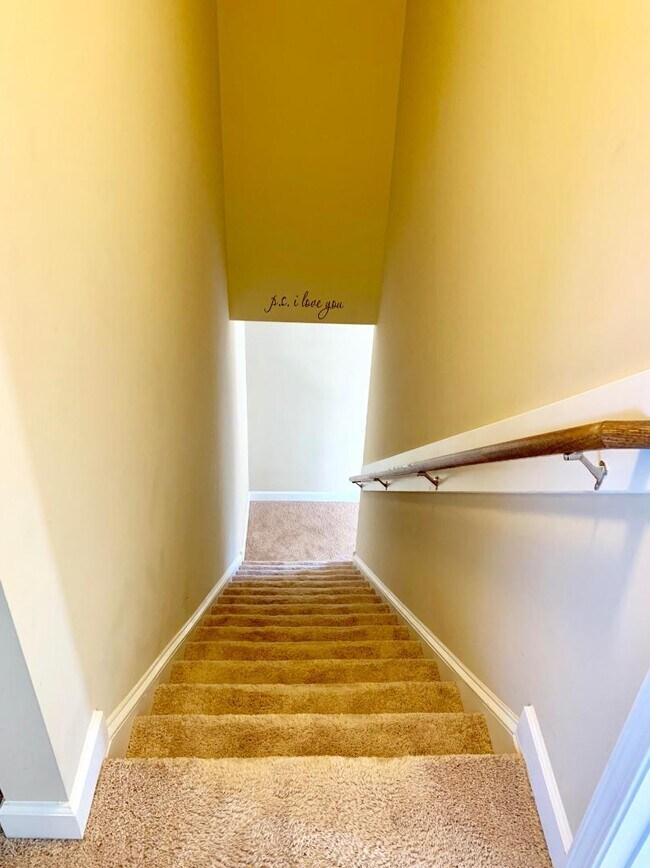 Building Photo - 211 Rainmaker St