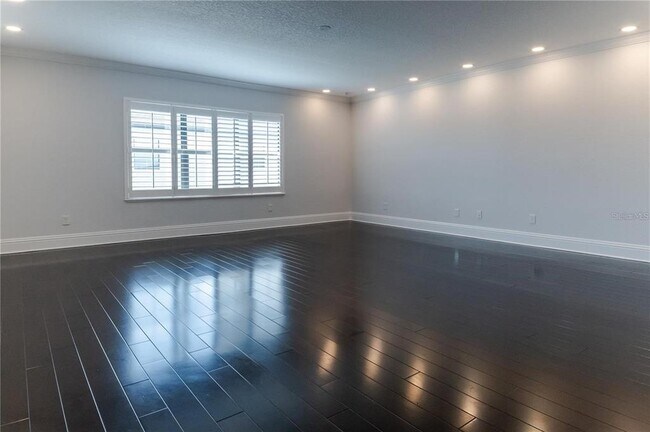 Building Photo - 13125 Casabella Dr