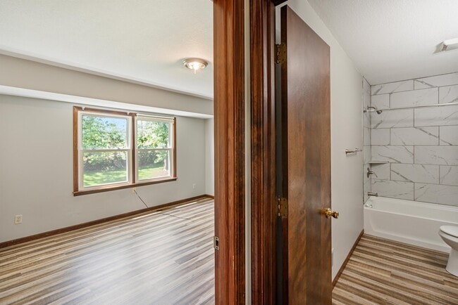 Building Photo - 2834 SE Glenside Ct