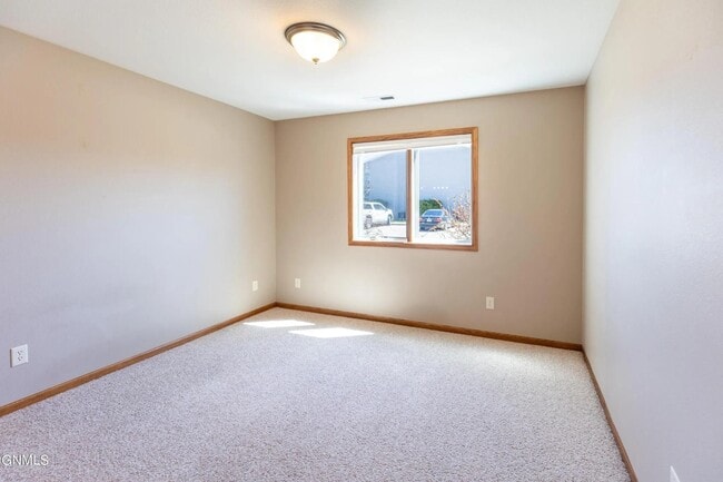 Building Photo - 2901 Edgewater Loop