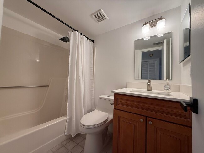 Building Photo - 6820 Palmetto Cir S