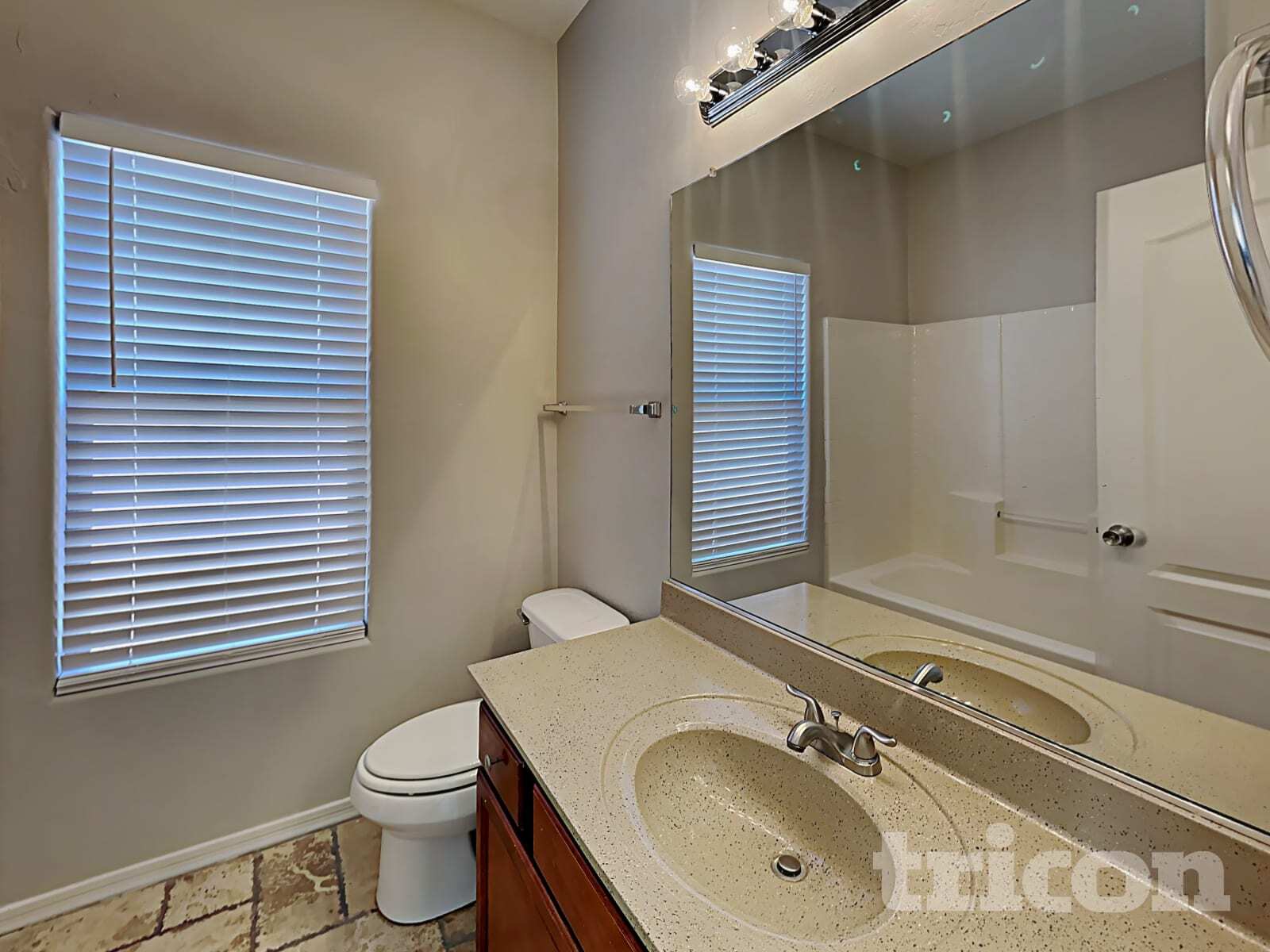 Building Photo - 504 W Beautiful Ln