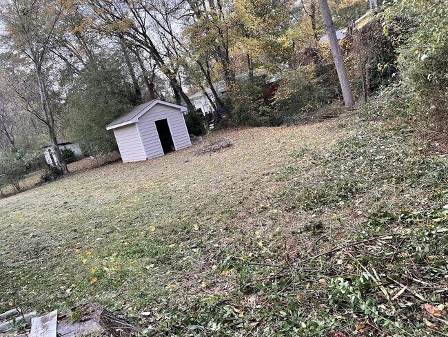 Building Photo - 930 Dale Dr SW