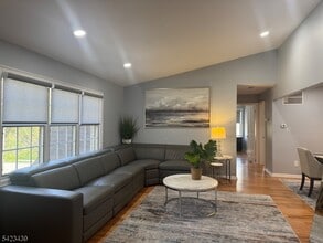 Building Photo - 50 Falls Bridge Dr