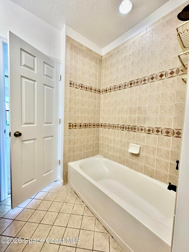 Building Photo - 1310 Lara Cir