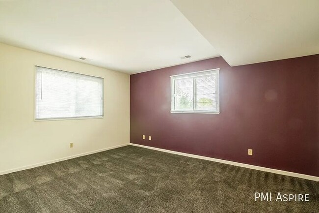 Building Photo - Gunbarrel 2 Bedroom Available Now!