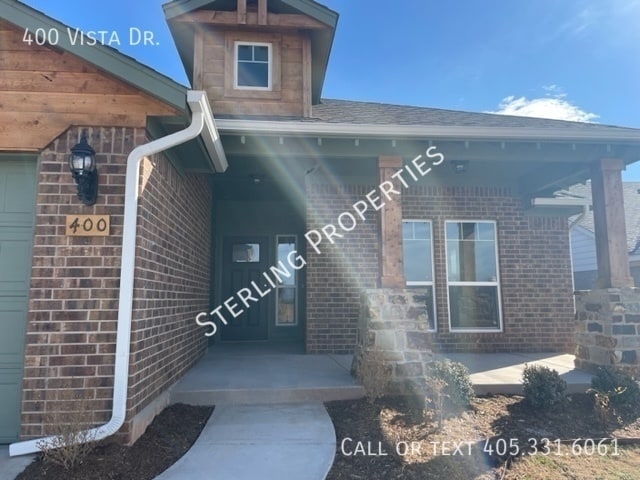 Building Photo - 400 Vista Dr