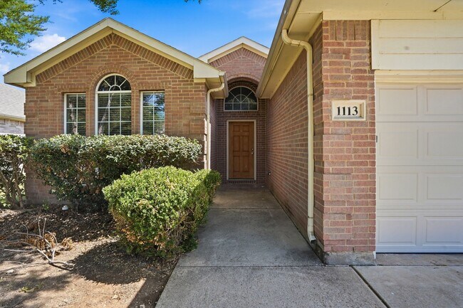 Building Photo - 1113 Beaverwood Ln