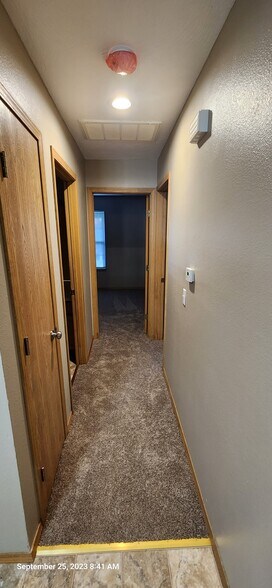 Building Photo - 106 S Maple St