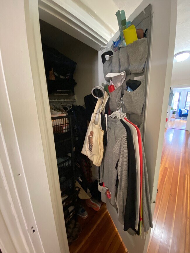 Building Photo - 53 Joy St