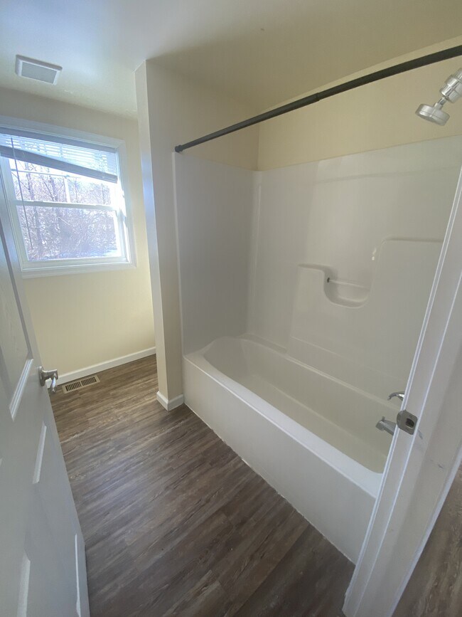 Building Photo - 71 Boddy Ln