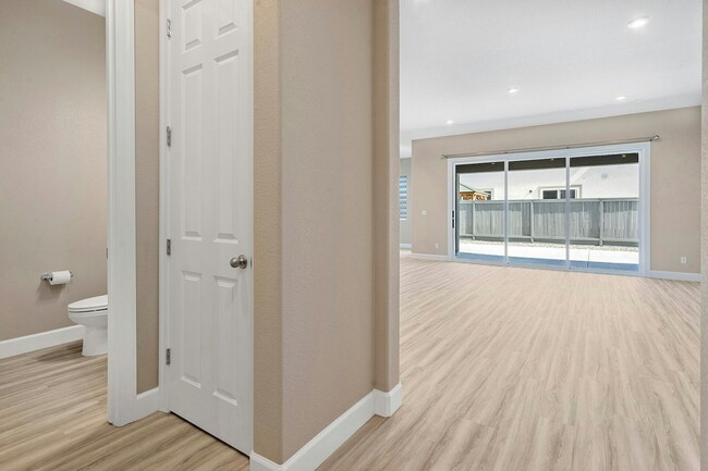 Building Photo - 2104 Day Lily Ave