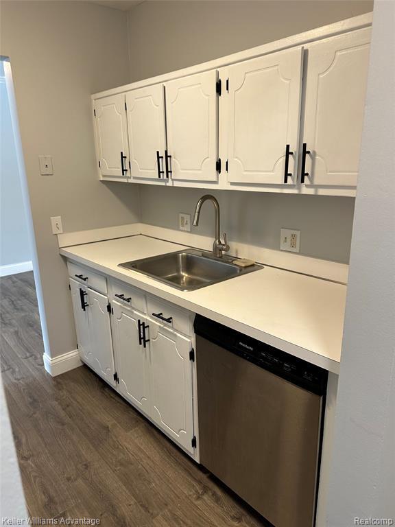 Building Photo - 653 E Fox Hills Dr