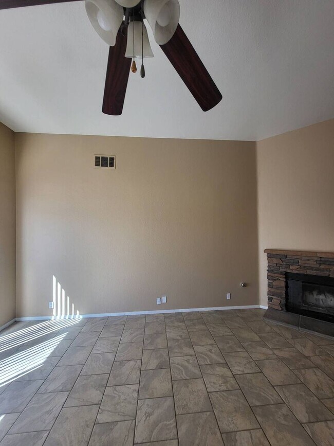 Building Photo - 21247 Chardonnay Dr