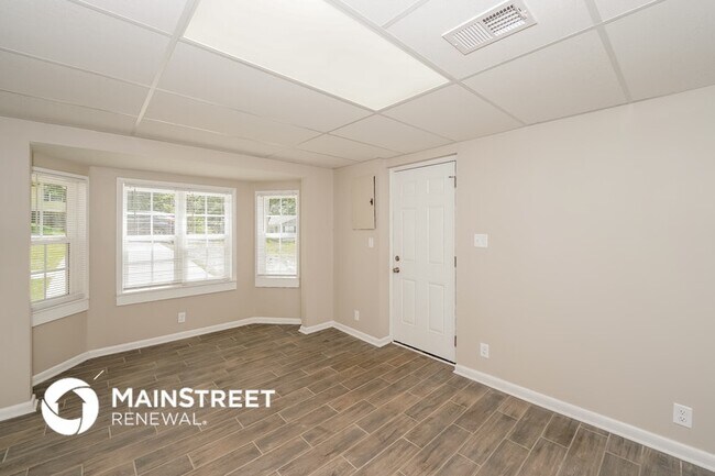 Building Photo - 5240 Jean Dr