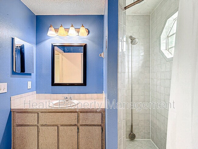Building Photo - 13918 Raie Ave