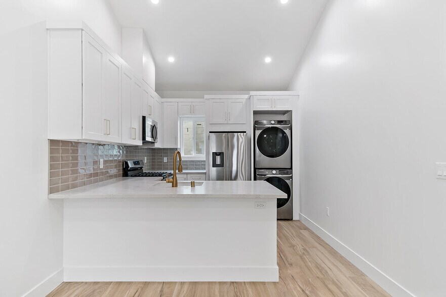 2618 1/2 - 2616 Glendale Blvd